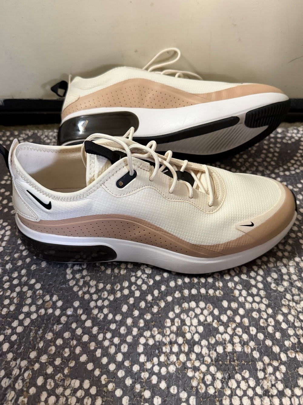 Nike AirMax Cream & Tan Low-Top Sneakers